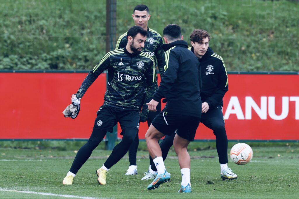 Manchester United players train at Carrington 