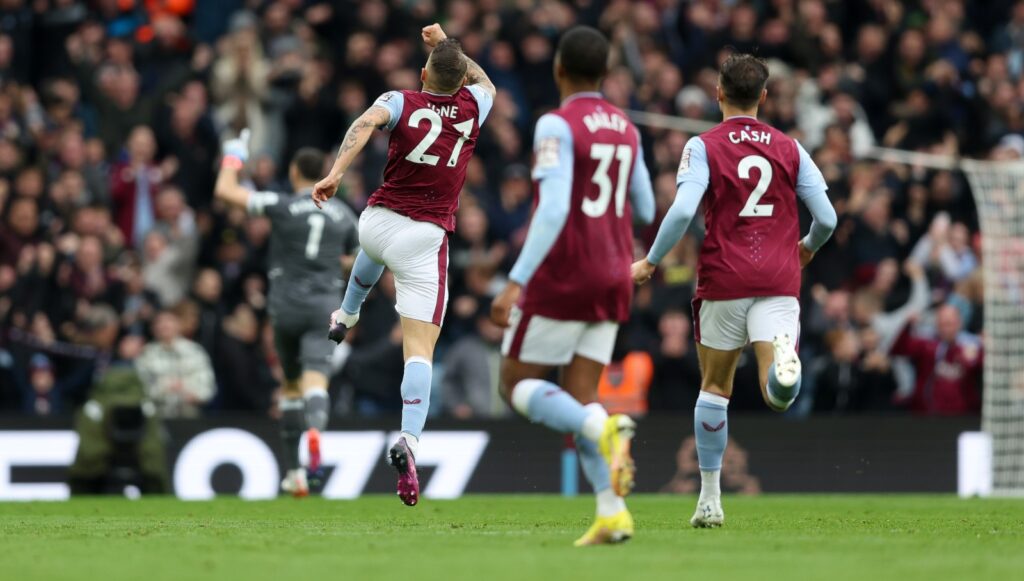 Aston Villa scores against Manchester United 