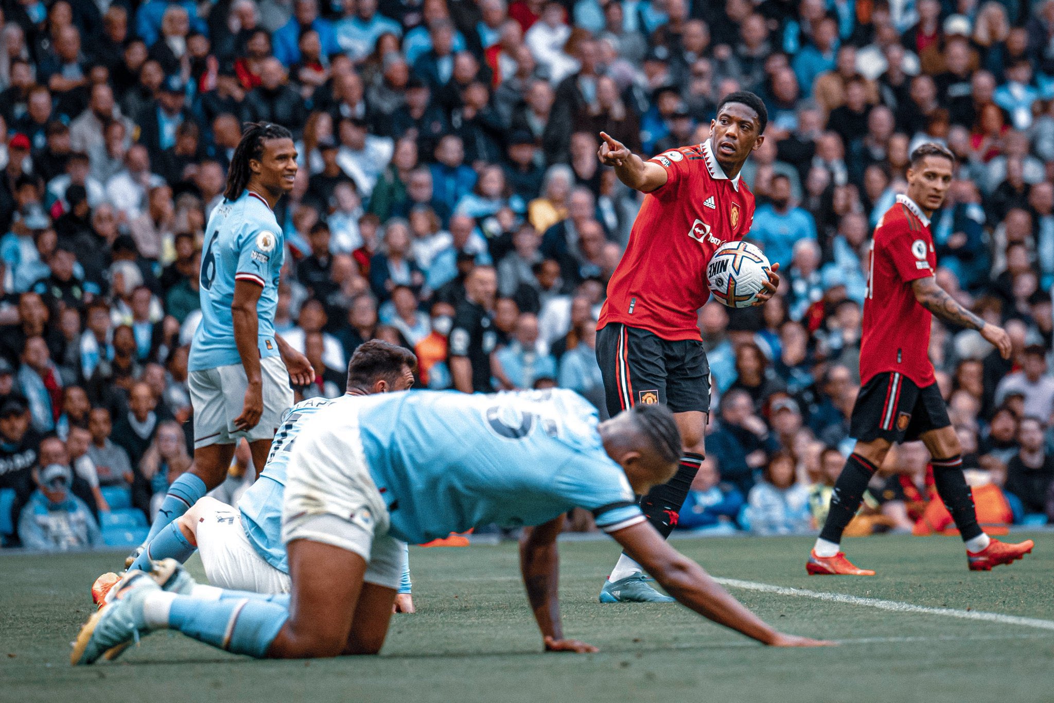 When is Manchester City vs. Manchester United today? Kick-off time